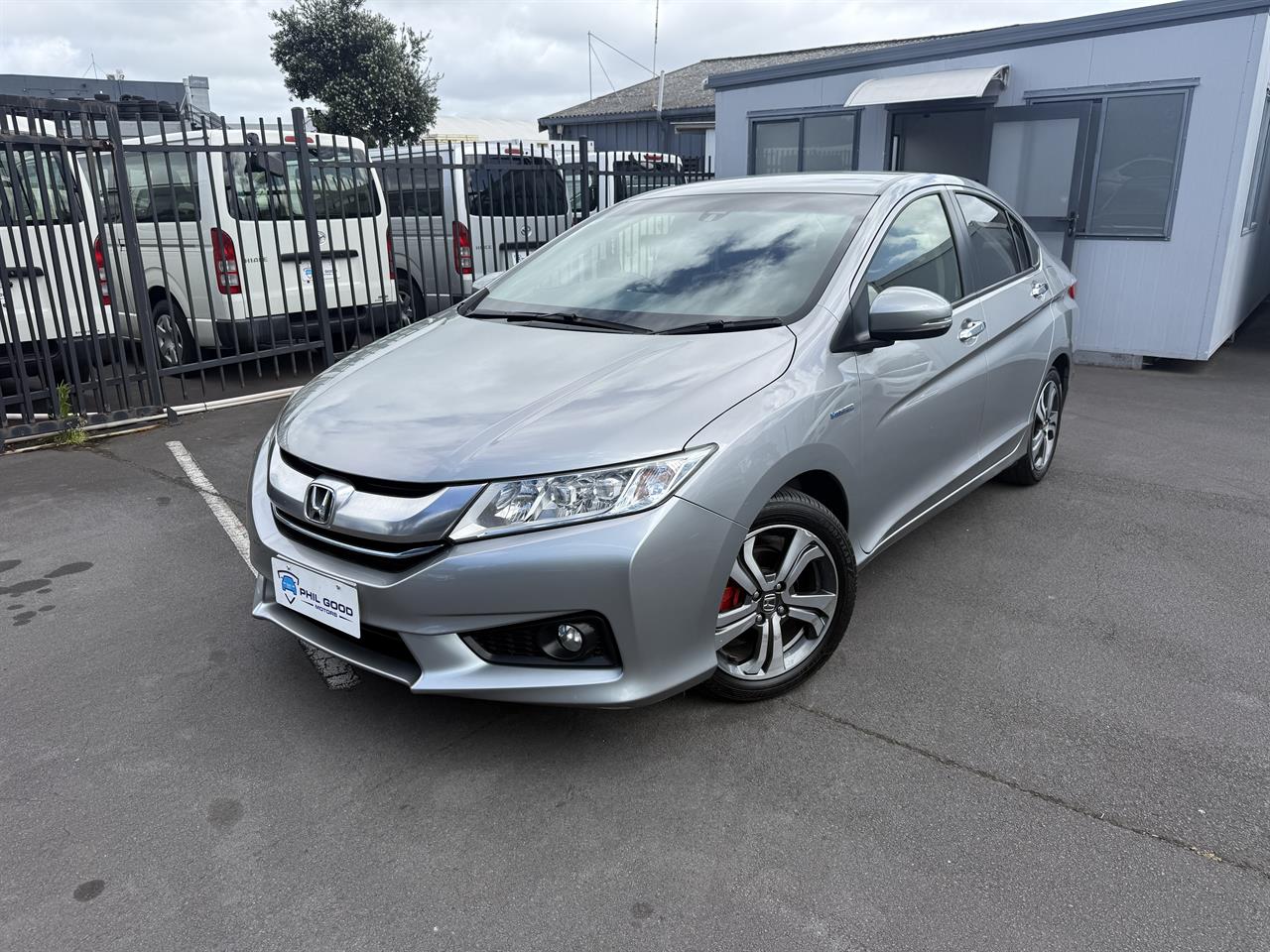 2015 Honda Grace thumbnail