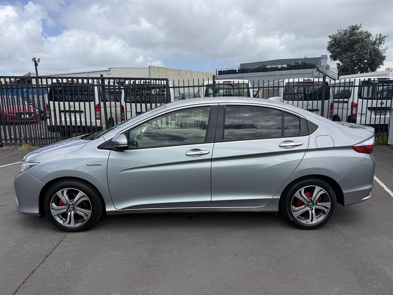 2015 Honda Grace thumbnail