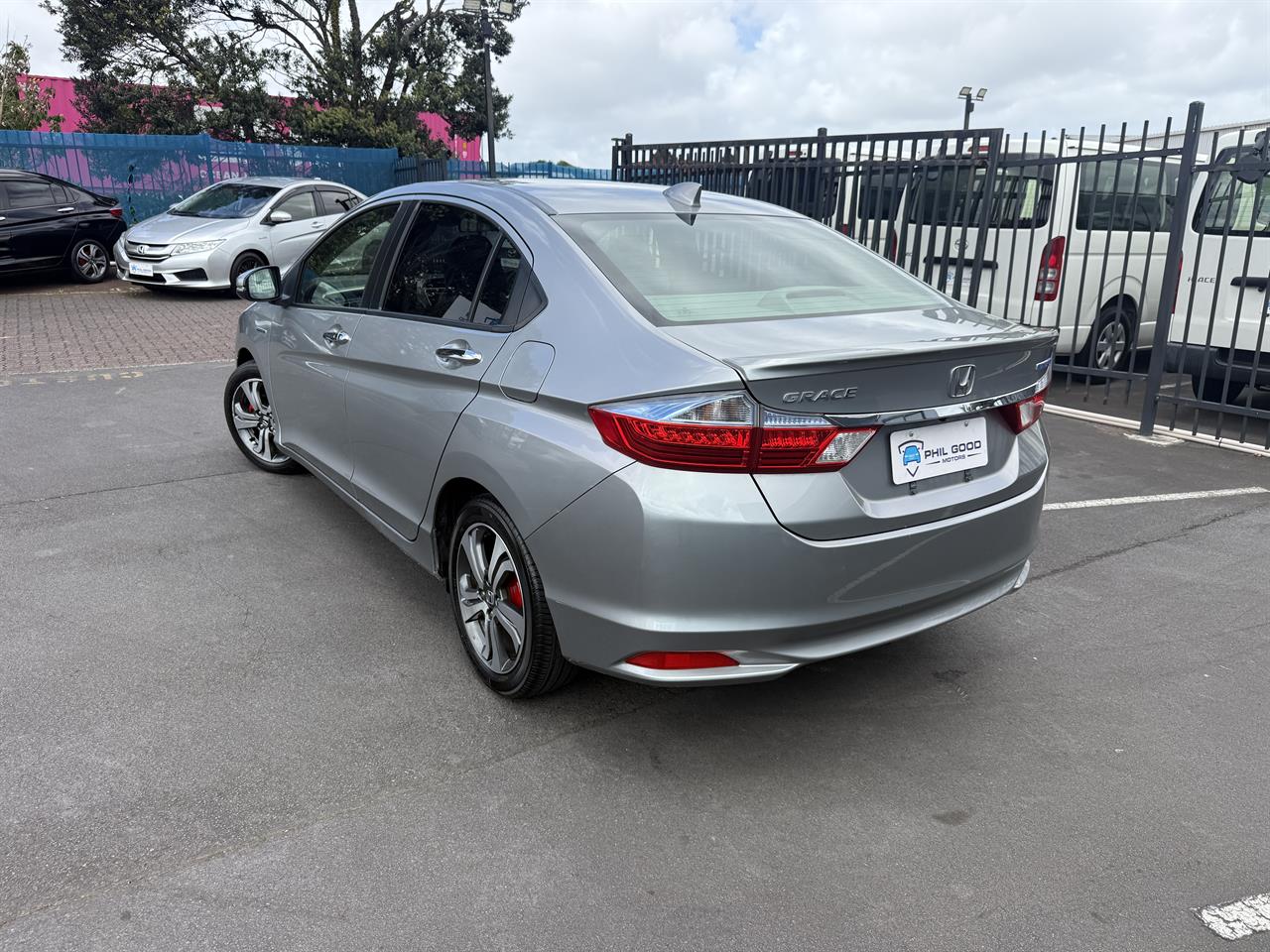 2015 Honda Grace thumbnail