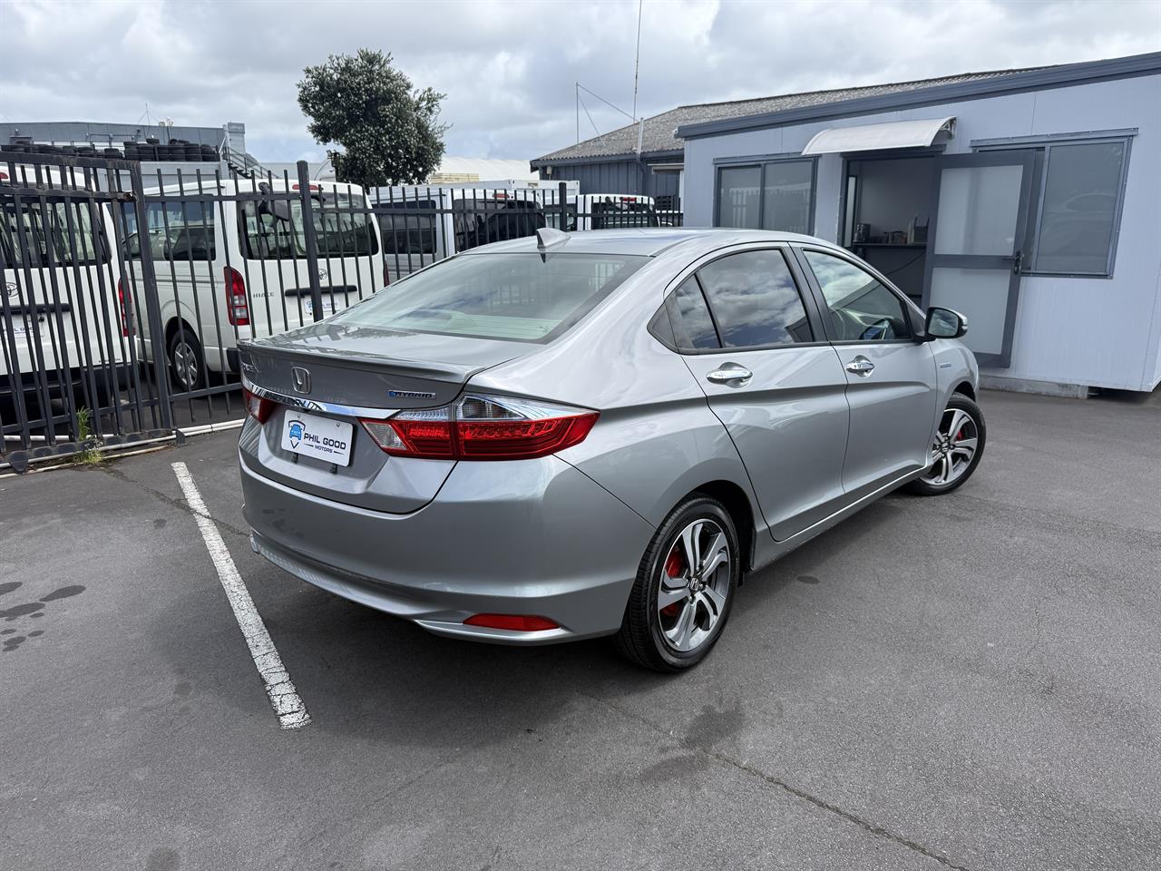 2015 Honda Grace thumbnail
