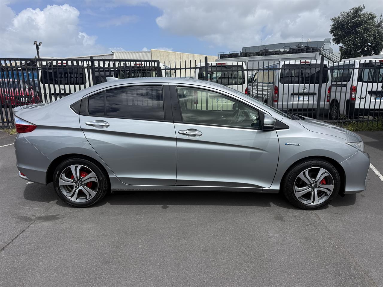 2015 Honda Grace thumbnail