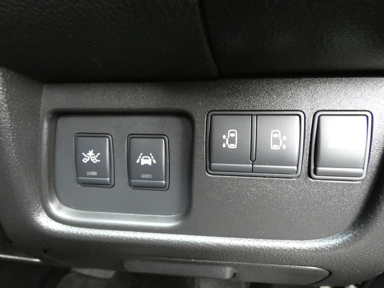 2015 Nissan SERENA thumbnail