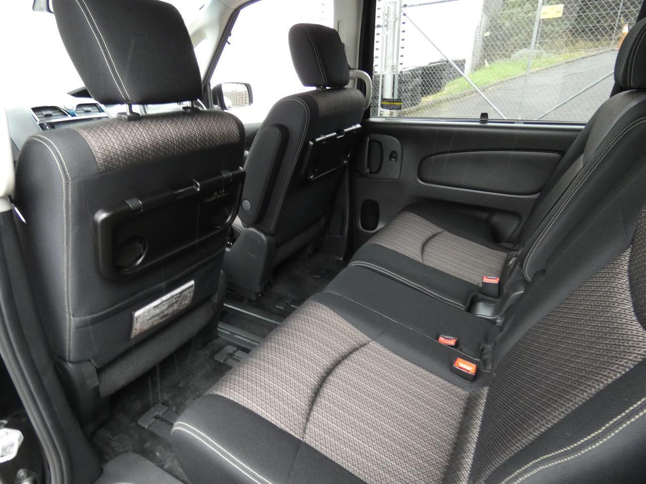 2015 Nissan SERENA thumbnail