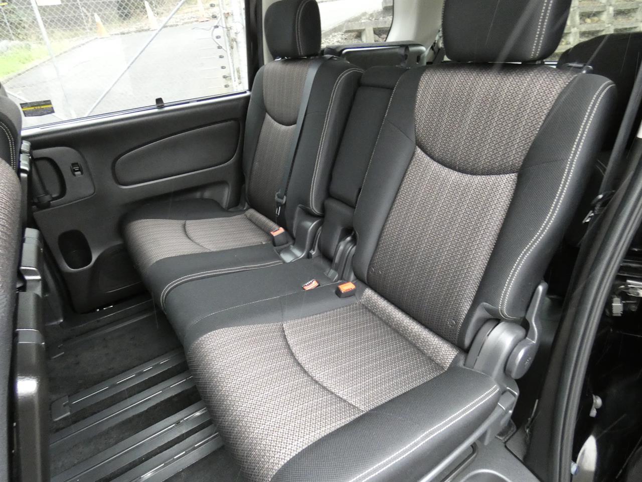2015 Nissan SERENA thumbnail