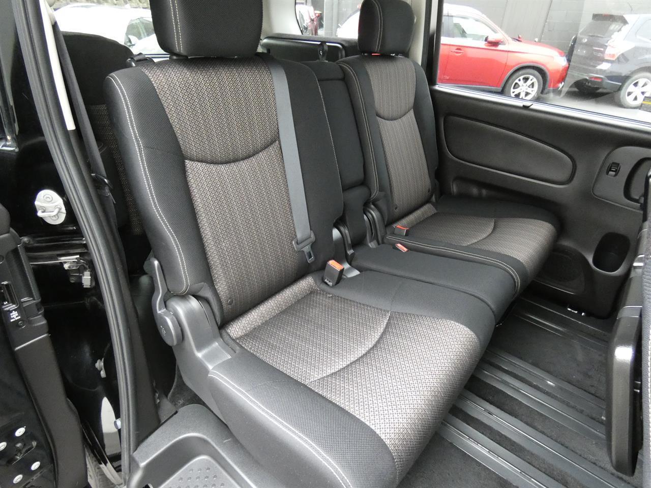 2015 Nissan SERENA thumbnail