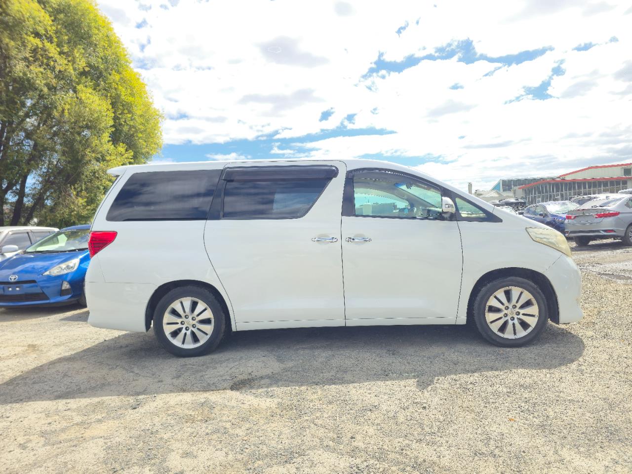 2010 Toyota ALPHARD thumbnail
