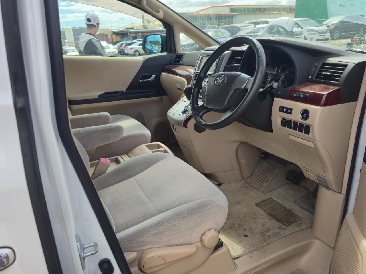 2010 Toyota ALPHARD thumbnail