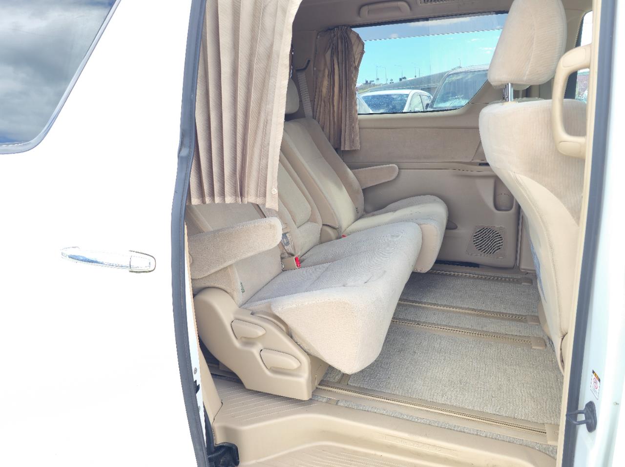 2010 Toyota ALPHARD thumbnail