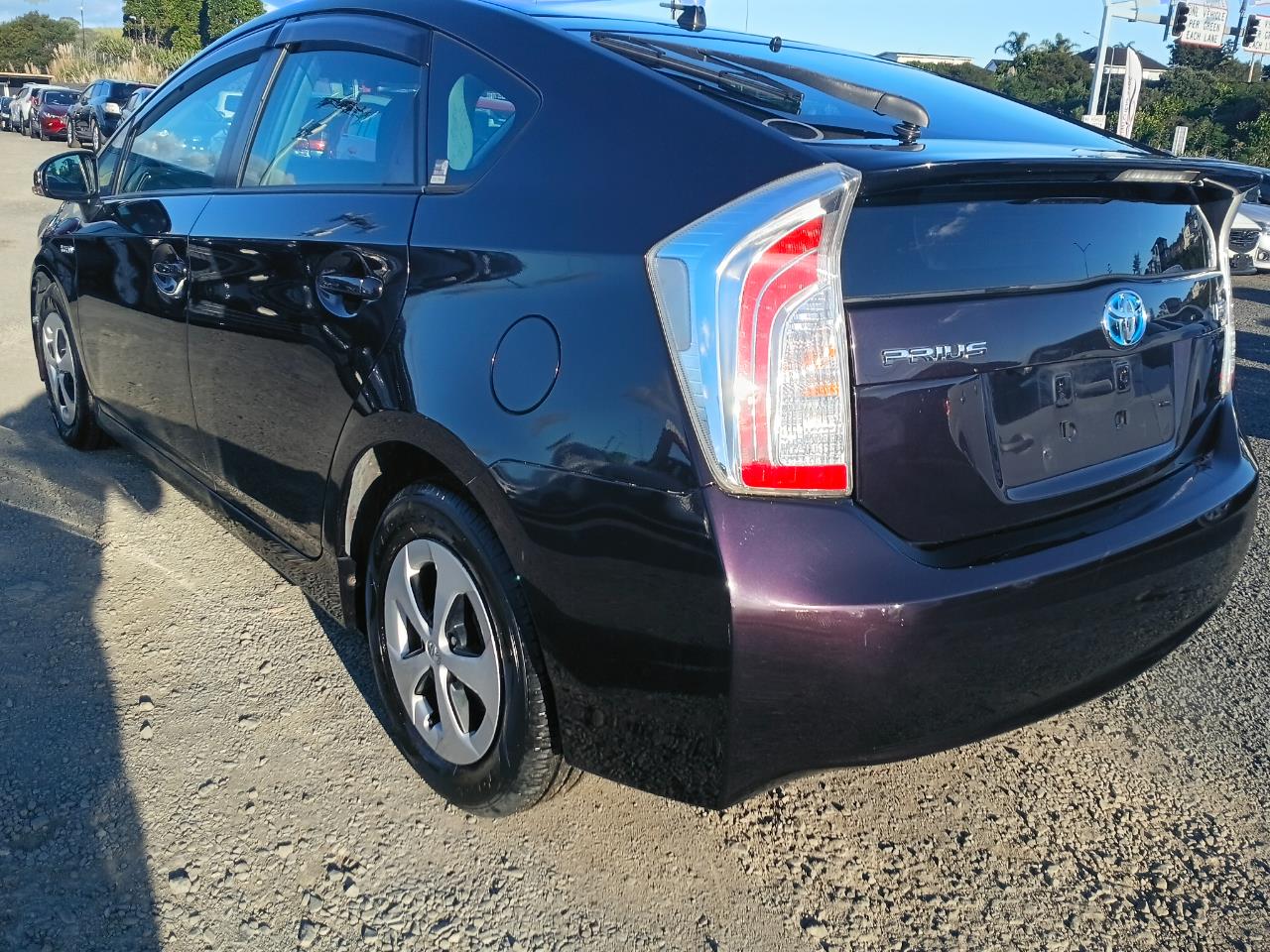 2013 Toyota Prius thumbnail