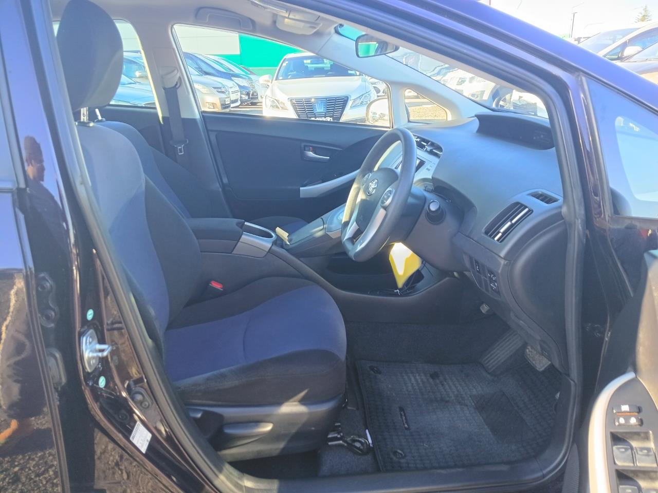 2013 Toyota Prius thumbnail