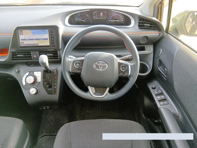 2019 Toyota Sienta thumbnail