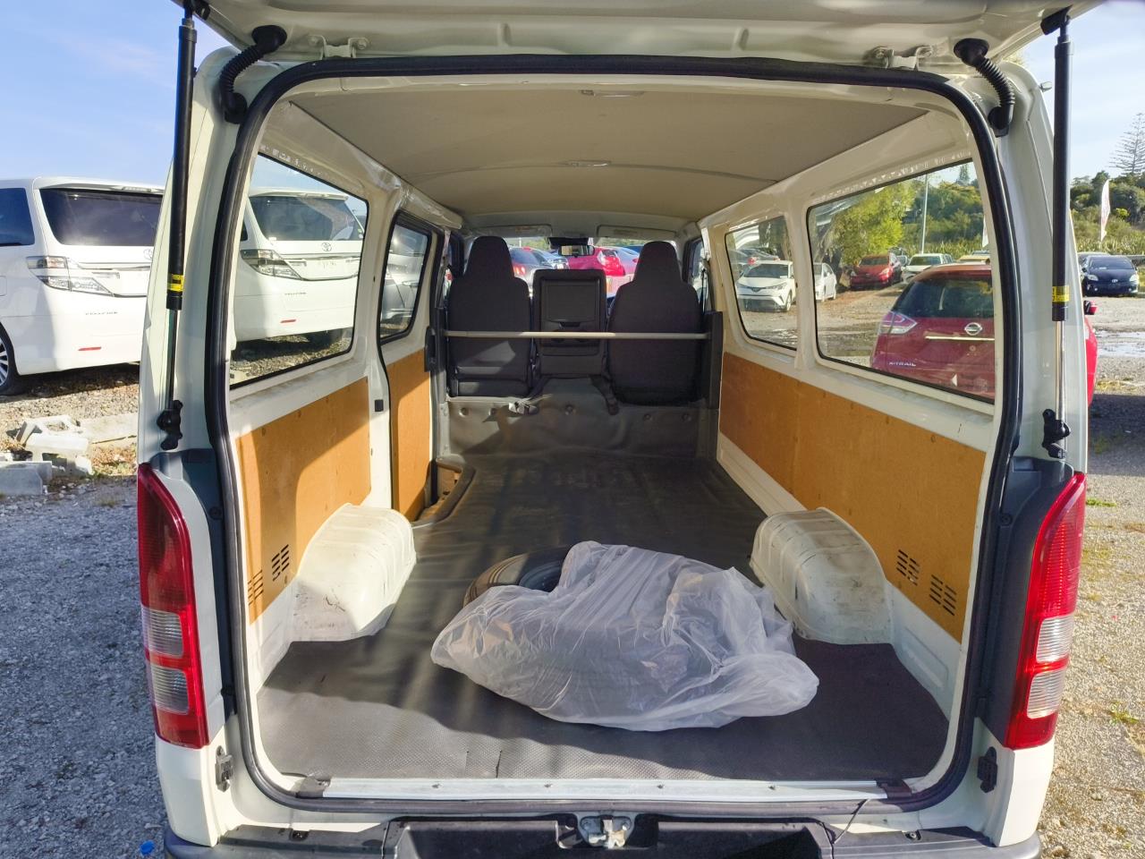 2020 Toyota Hiace thumbnail
