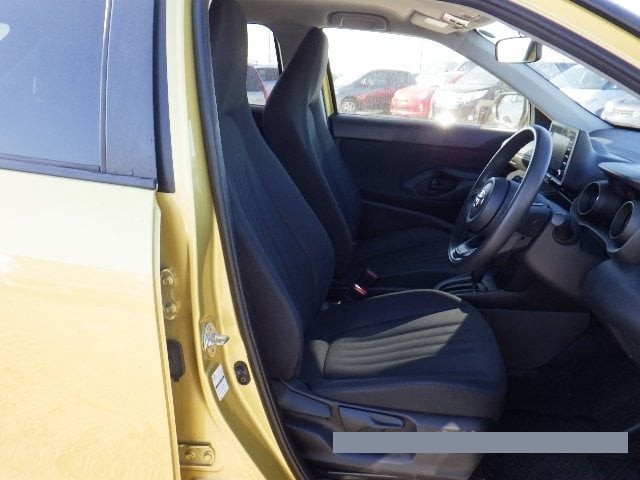 2022 Toyota Yaris thumbnail