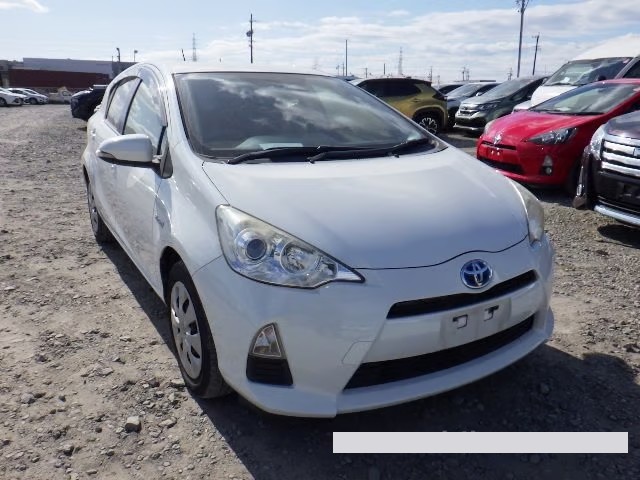 2015 Toyota Aqua thumbnail