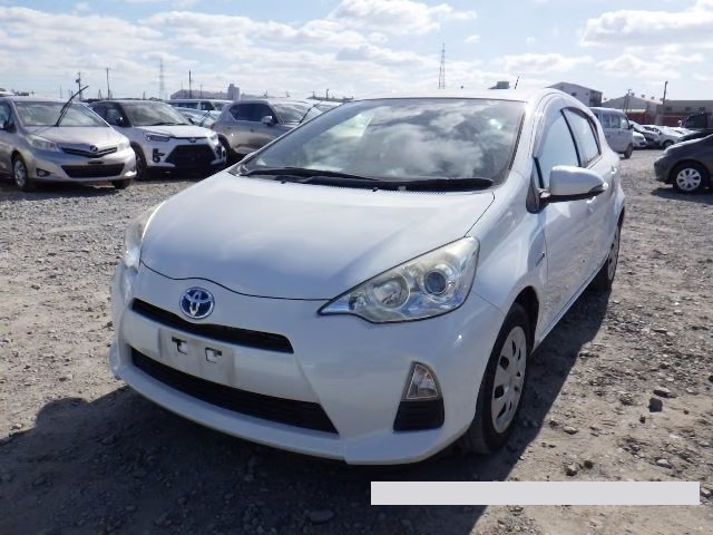 2015 Toyota Aqua thumbnail