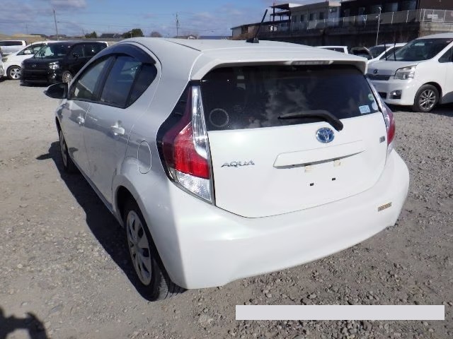 2015 Toyota Aqua thumbnail