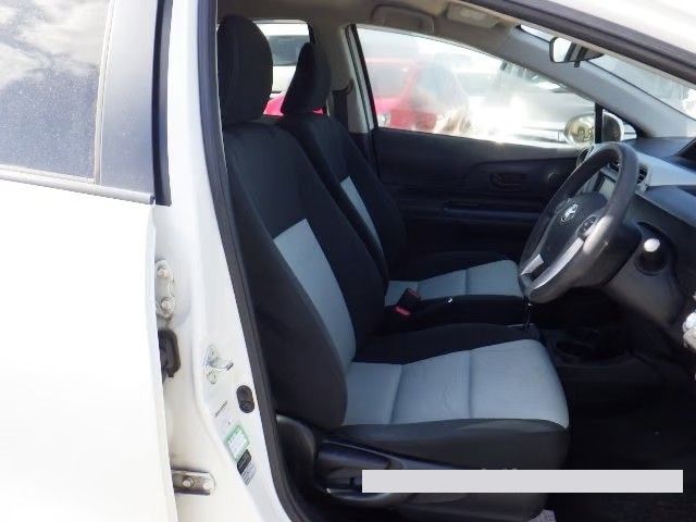 2015 Toyota Aqua thumbnail