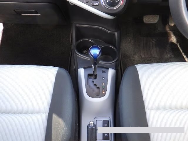 2015 Toyota Aqua thumbnail