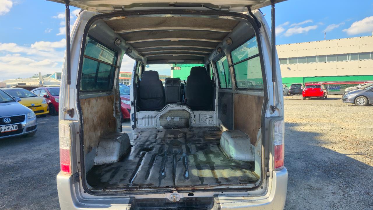 2007 Nissan Caravan thumbnail