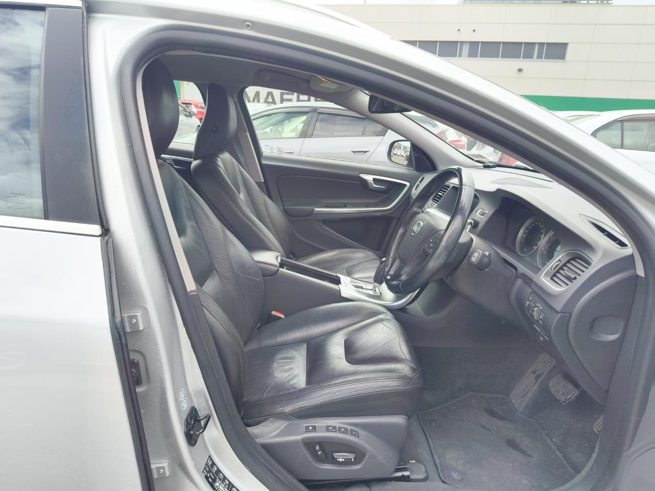 2012 Volvo V60 thumbnail