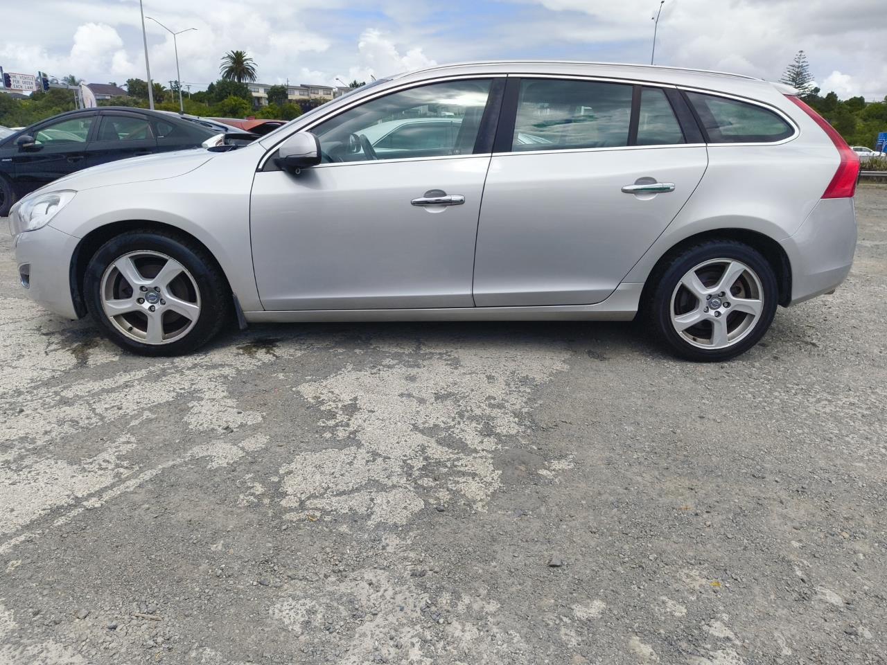 2012 Volvo V60 thumbnail