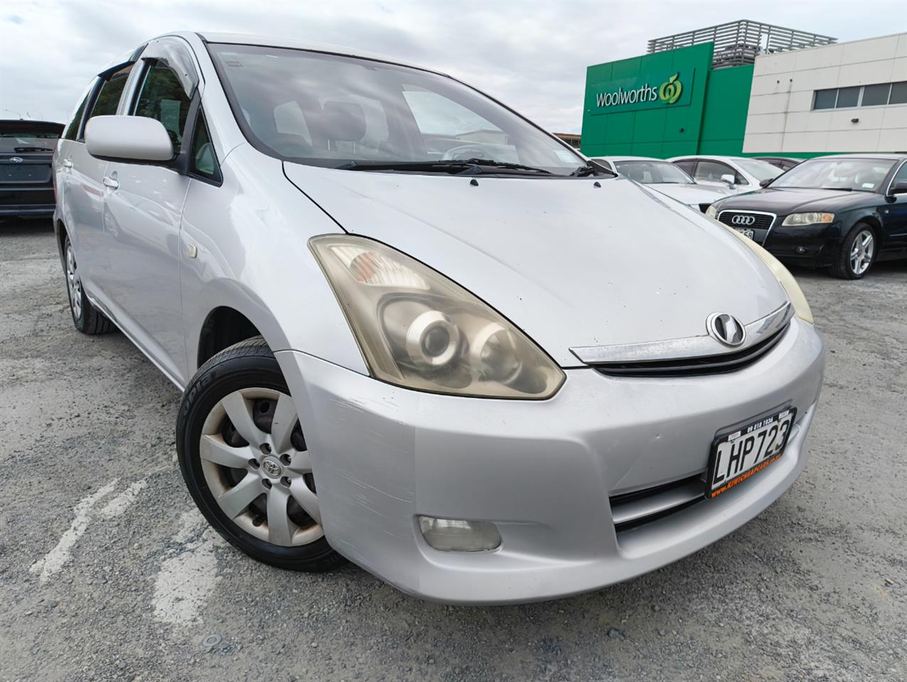 2005 Toyota Wish thumbnail