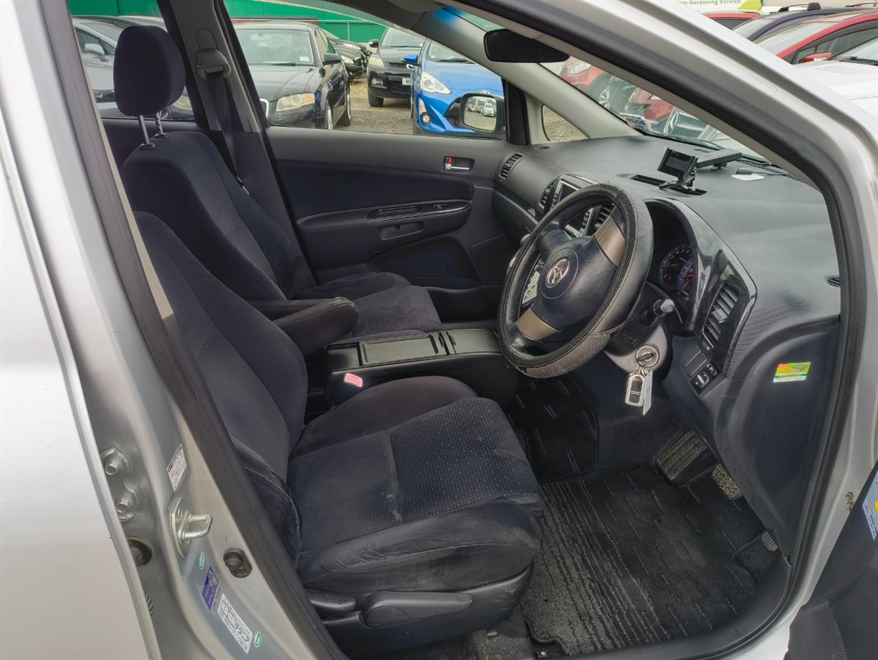 2005 Toyota Wish thumbnail