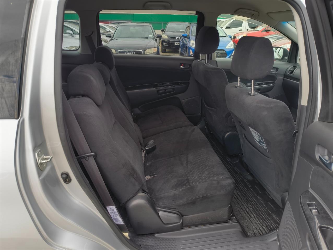2005 Toyota Wish thumbnail