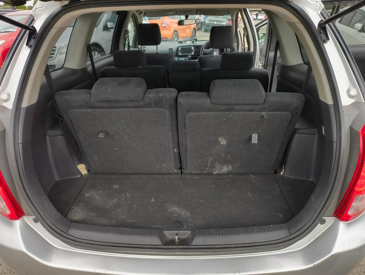 2005 Toyota Wish thumbnail