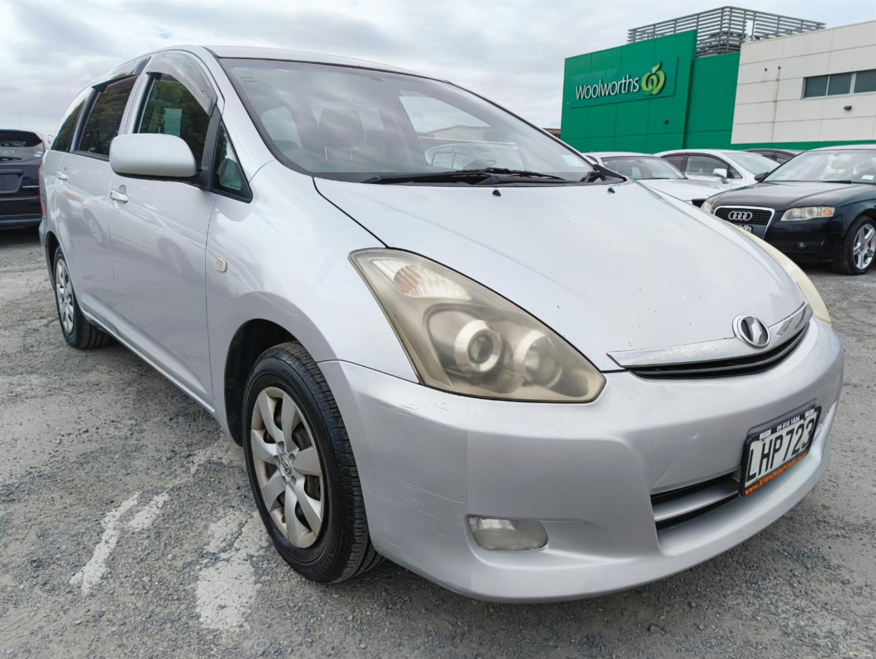 2005 Toyota Wish thumbnail