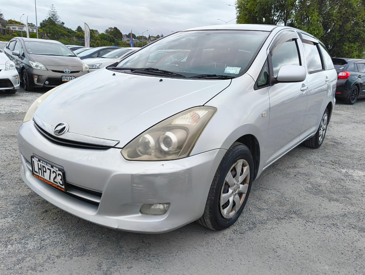 2005 Toyota Wish thumbnail