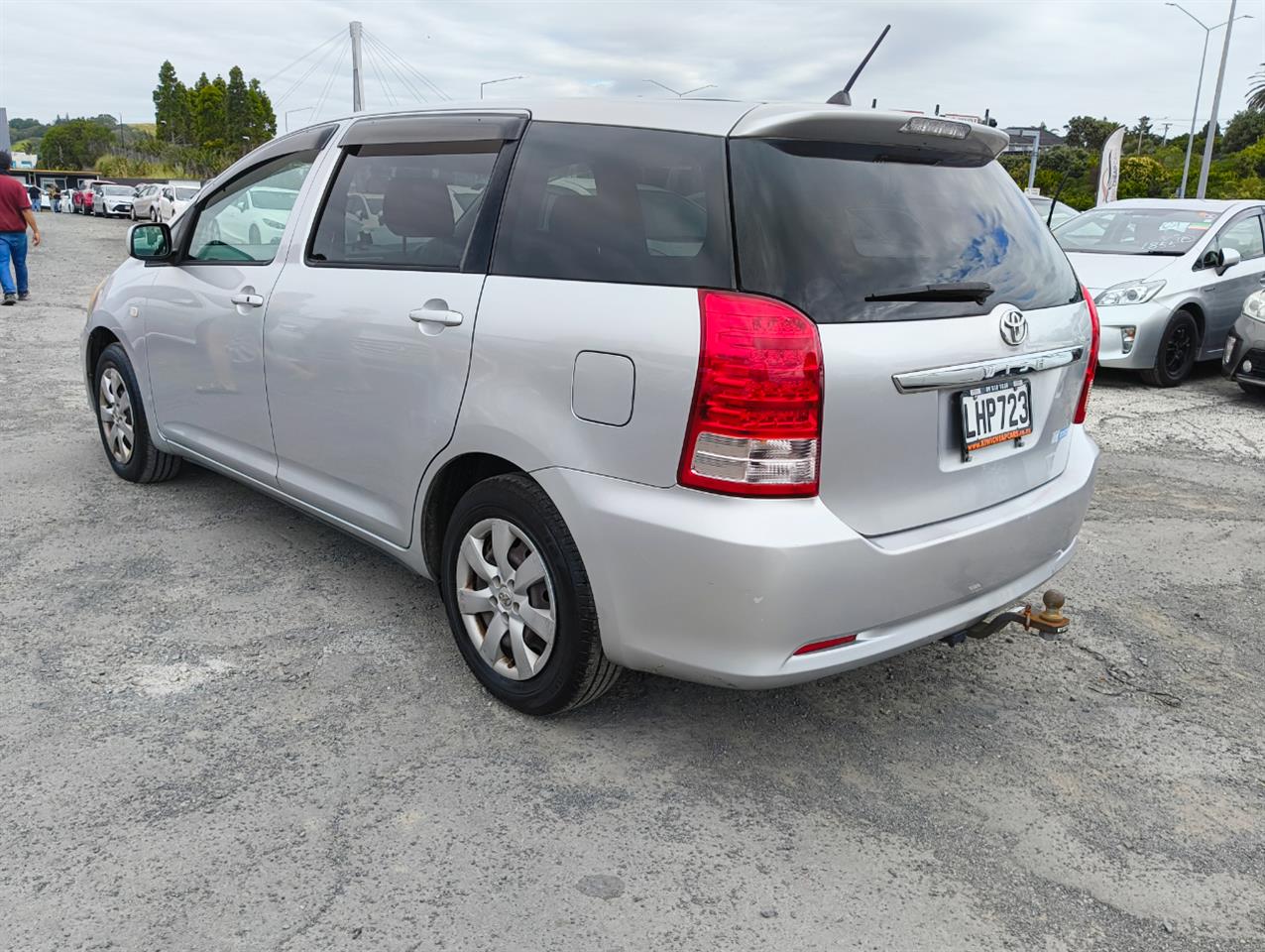 2005 Toyota Wish thumbnail