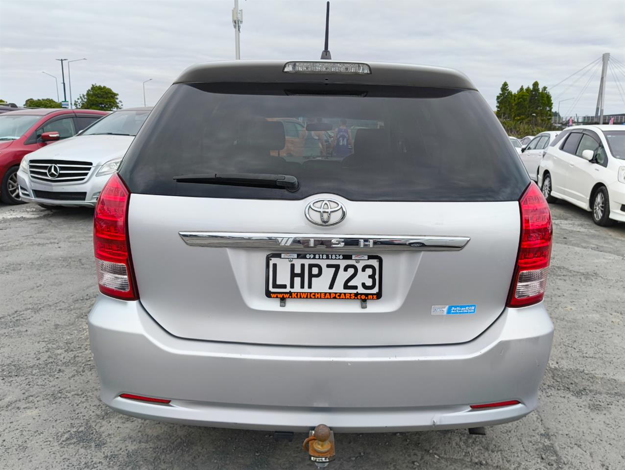 2005 Toyota Wish thumbnail