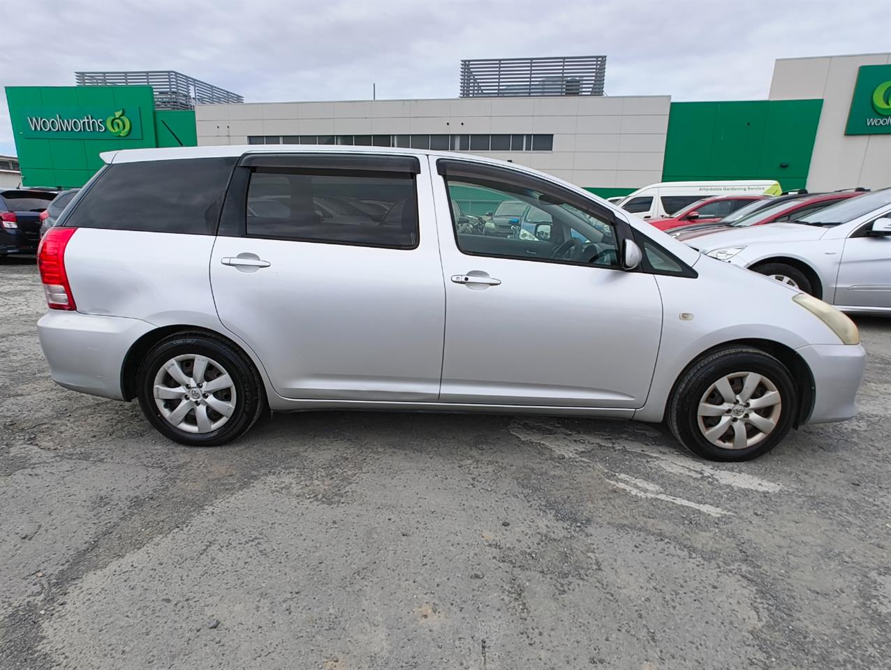 2005 Toyota Wish thumbnail
