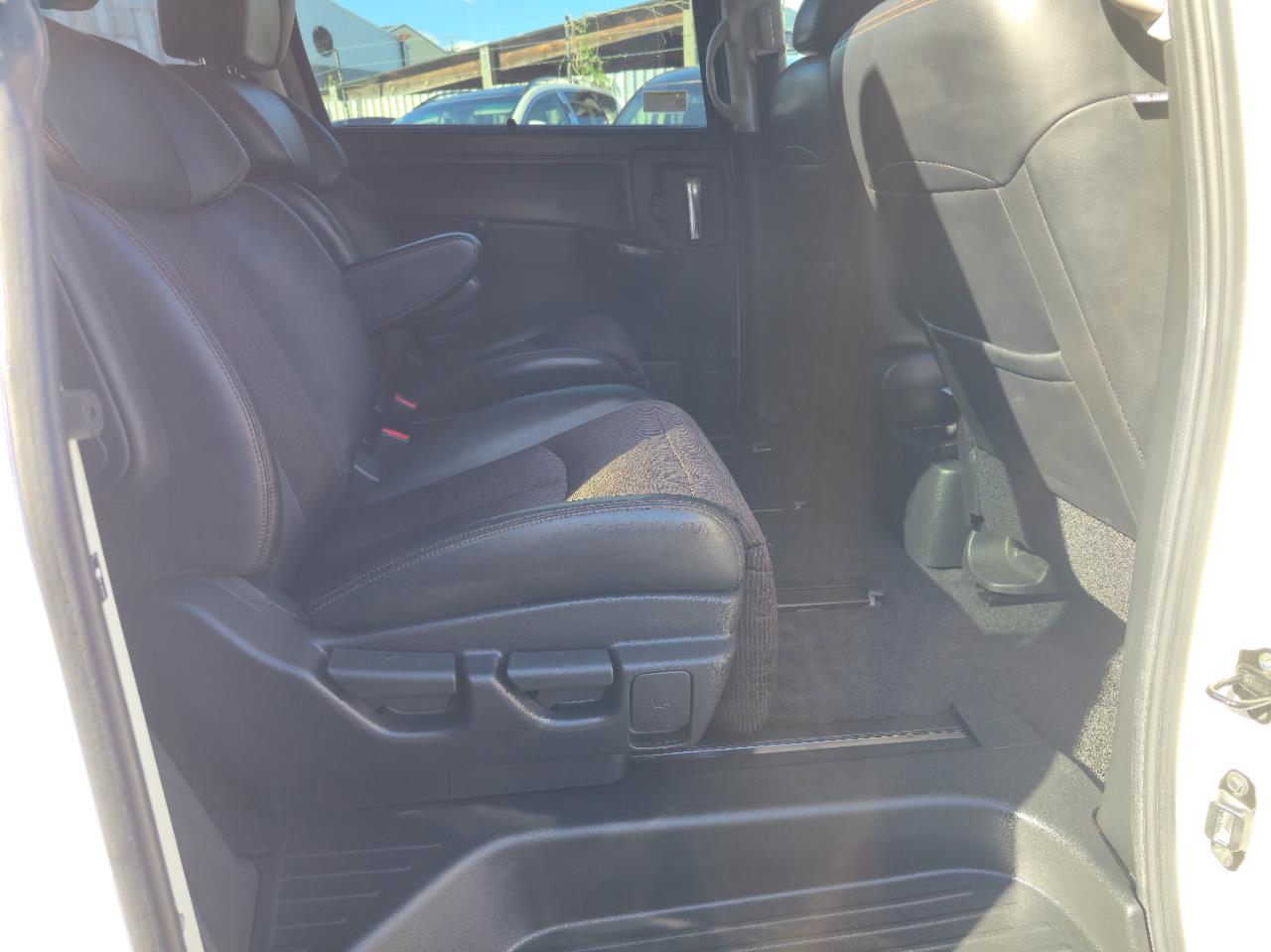 2016 Nissan ELGRAND thumbnail