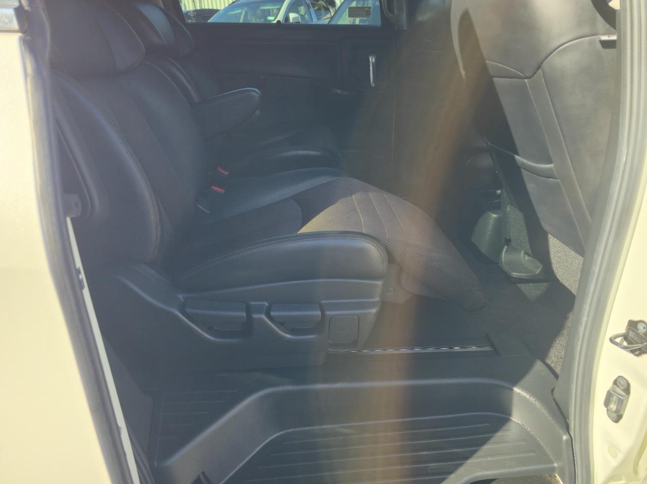 2016 Nissan ELGRAND thumbnail