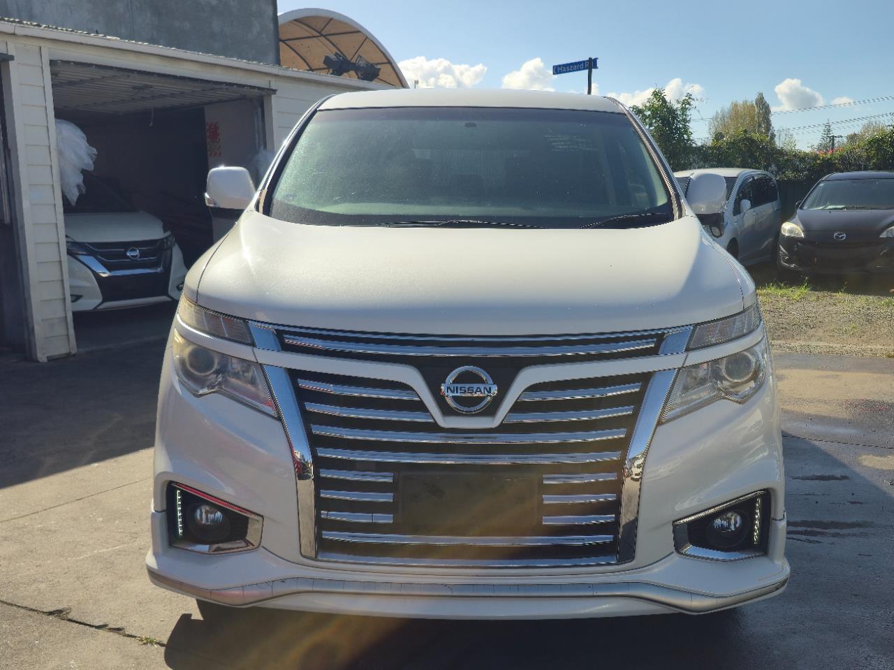 2016 Nissan ELGRAND thumbnail