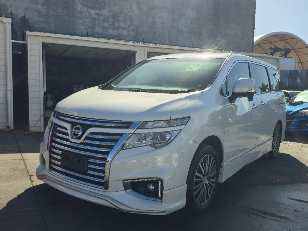 2016 Nissan ELGRAND thumbnail