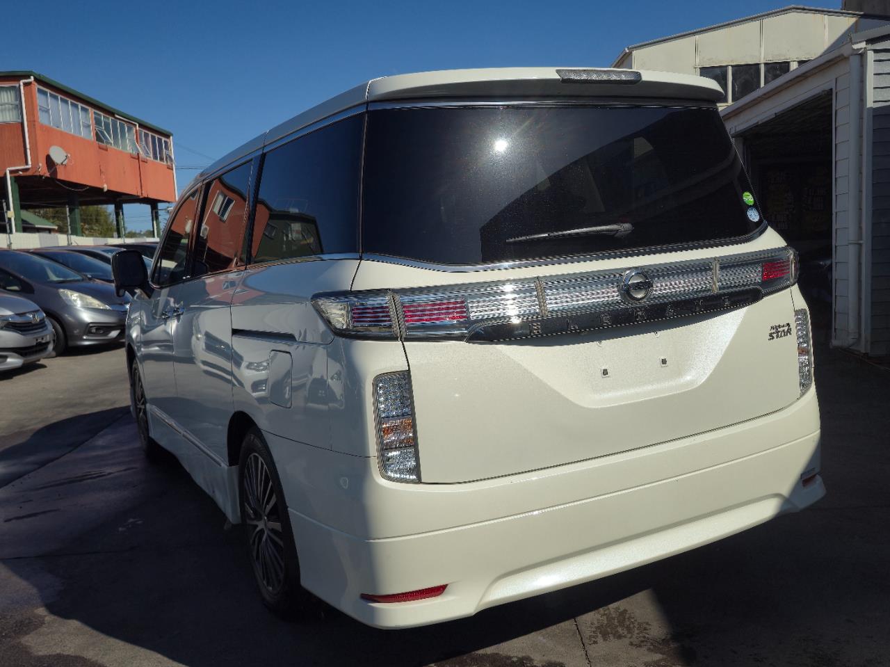 2016 Nissan ELGRAND thumbnail