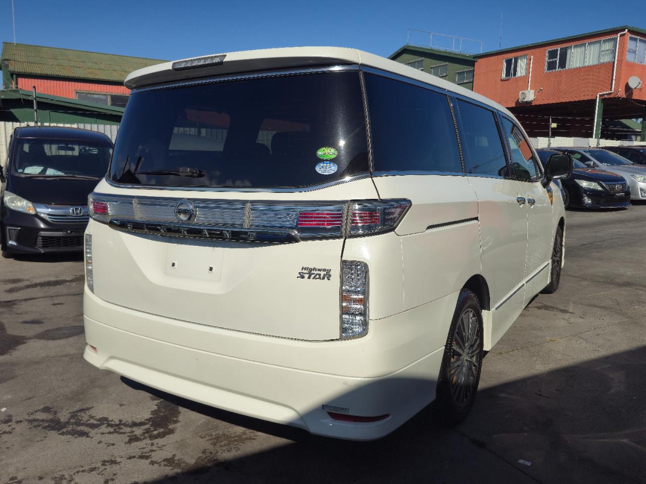 2016 Nissan ELGRAND thumbnail