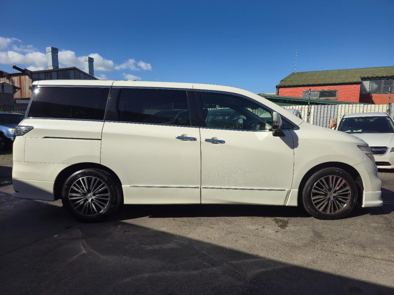 2016 Nissan ELGRAND thumbnail