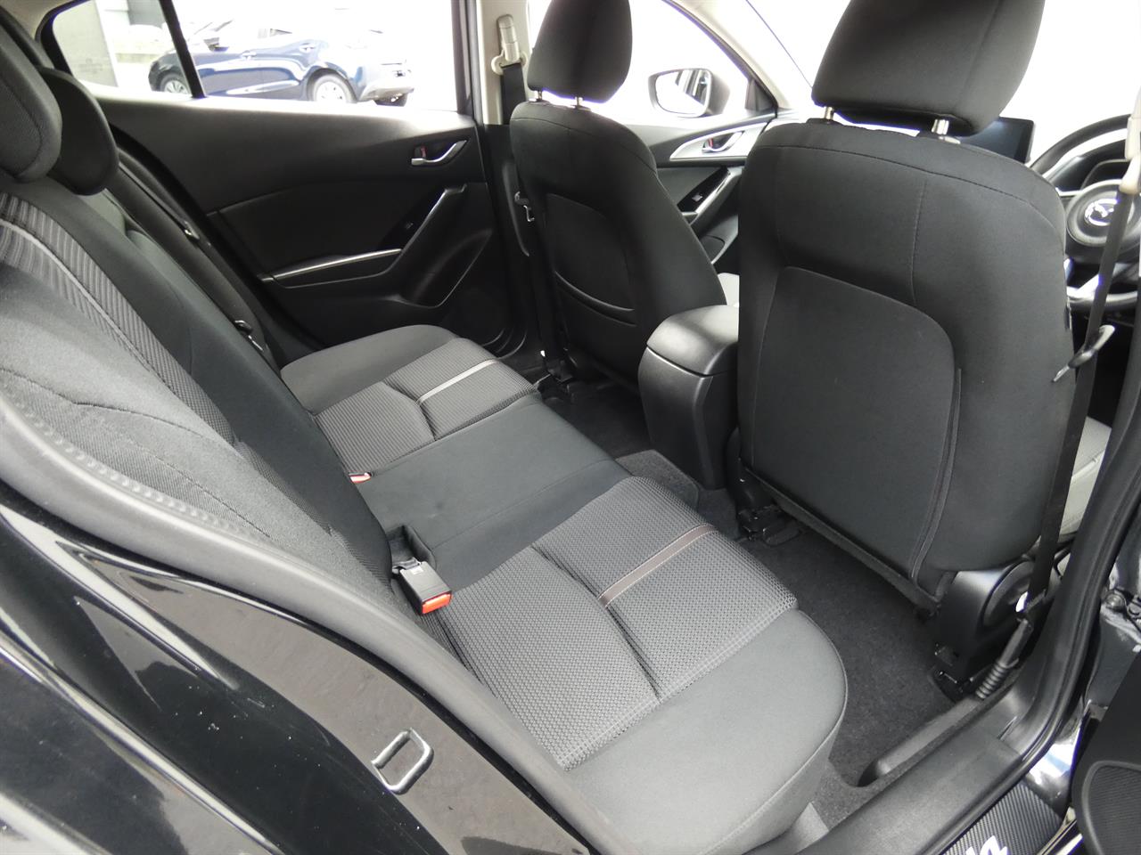 2019 Mazda AXELA thumbnail