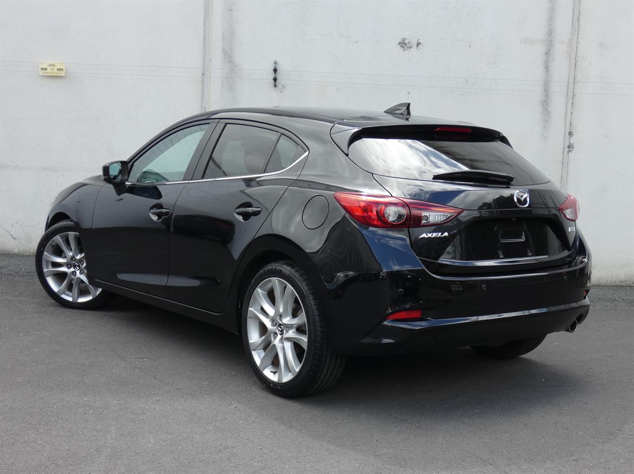 2019 Mazda AXELA thumbnail