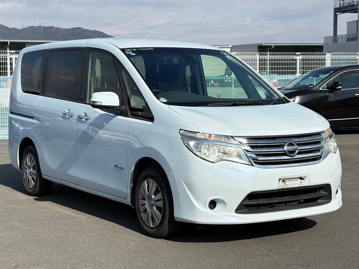 2016 Nissan Serena thumbnail