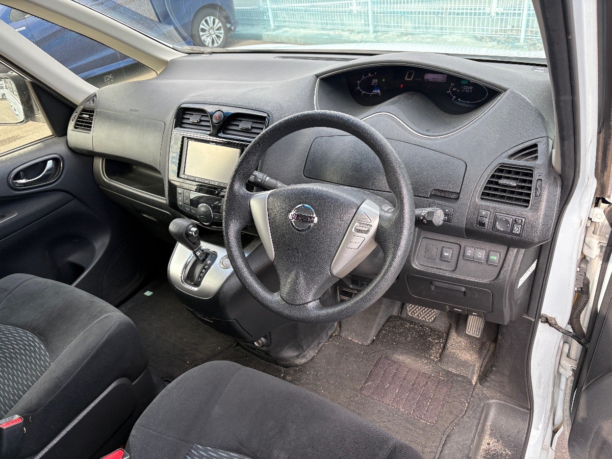 2016 Nissan Serena thumbnail