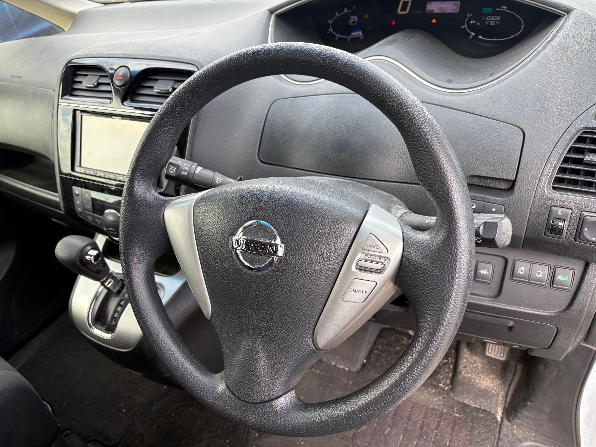 2016 Nissan Serena thumbnail