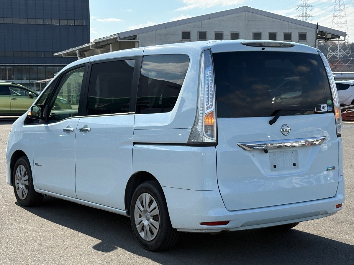 2016 Nissan Serena thumbnail