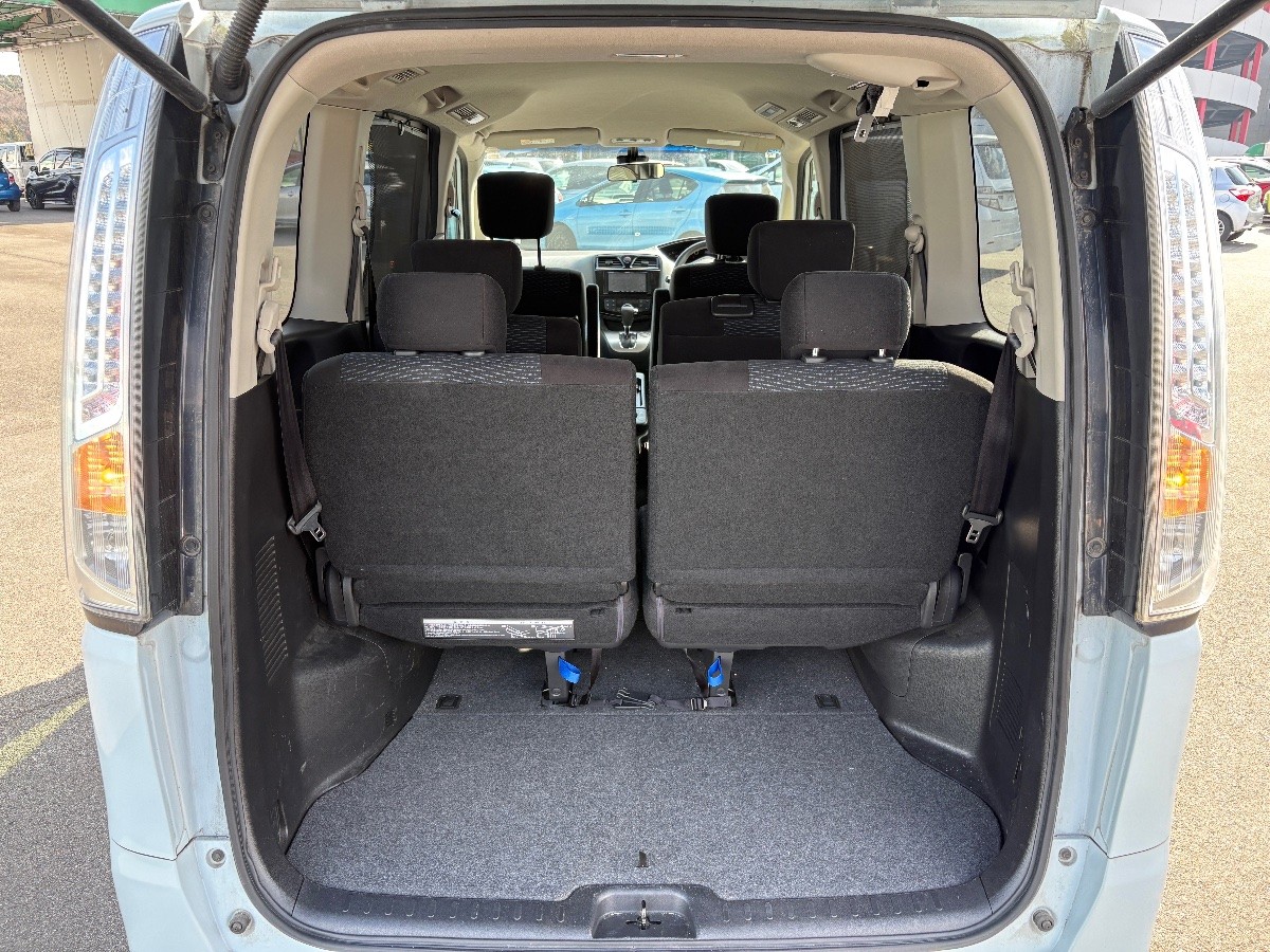 2016 Nissan Serena thumbnail