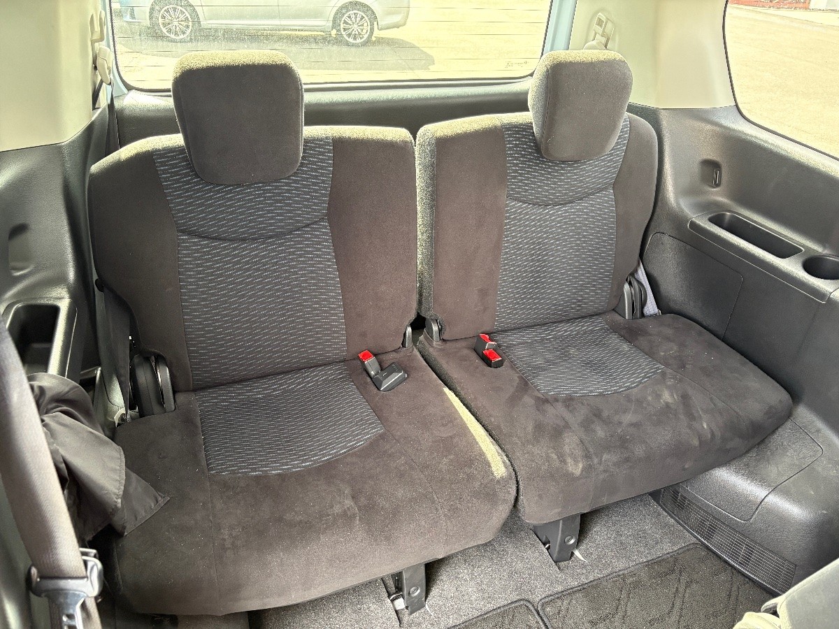 2016 Nissan Serena thumbnail