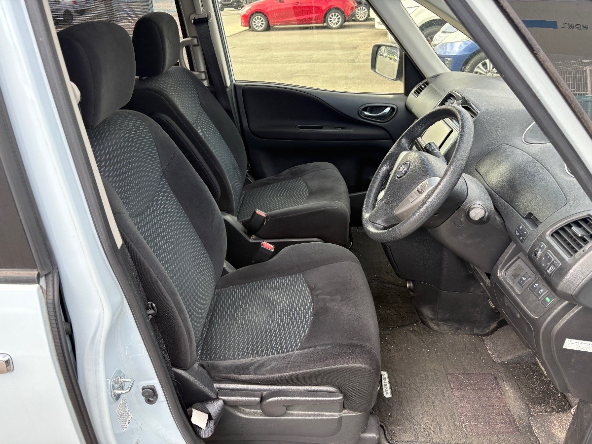2016 Nissan Serena thumbnail